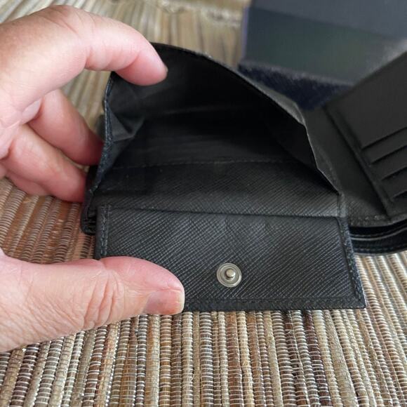 Prada mens bi-fold wallet black with box - Picture 11 of 12